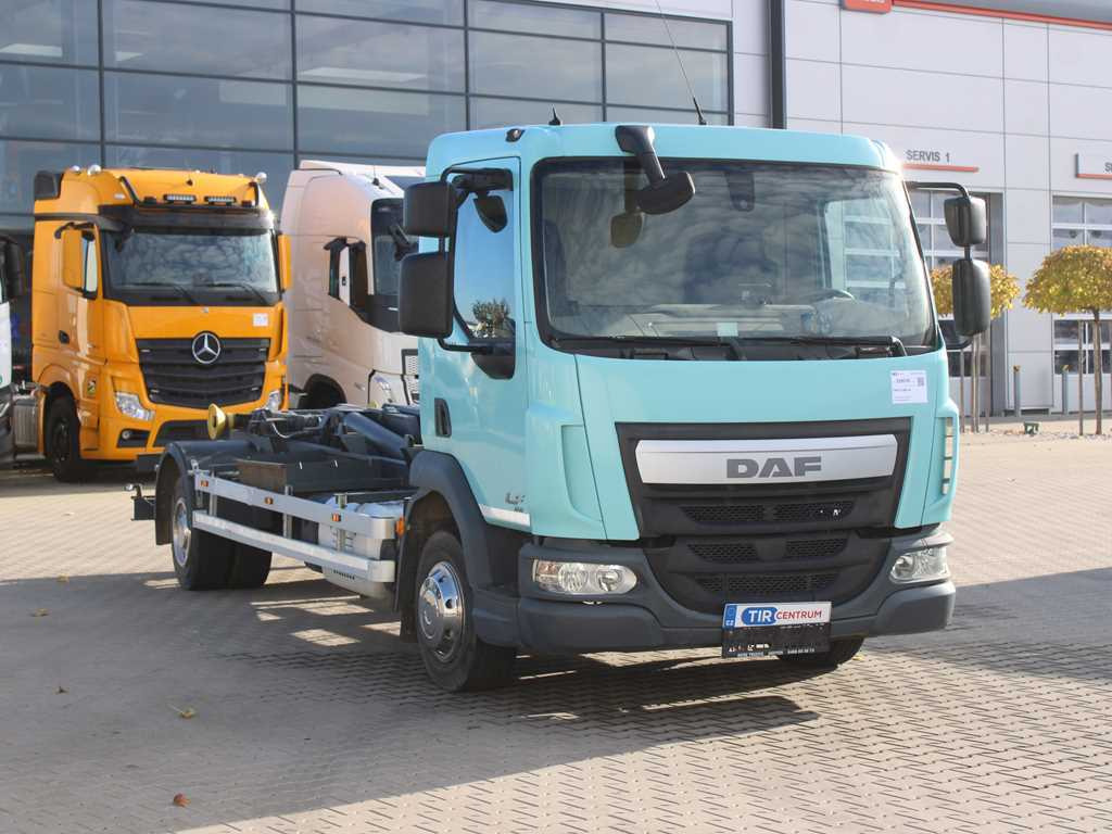 DAF LF 180 FA, EURO 6, HOOK LOADER CONTAINER - Kamion sa hidrauličnom kukom: slika 3 DAF LF 180 FA, EURO 6, HOOK LOADER CONTAINER - Kamion sa hidrauličnom kukom: slika 3
