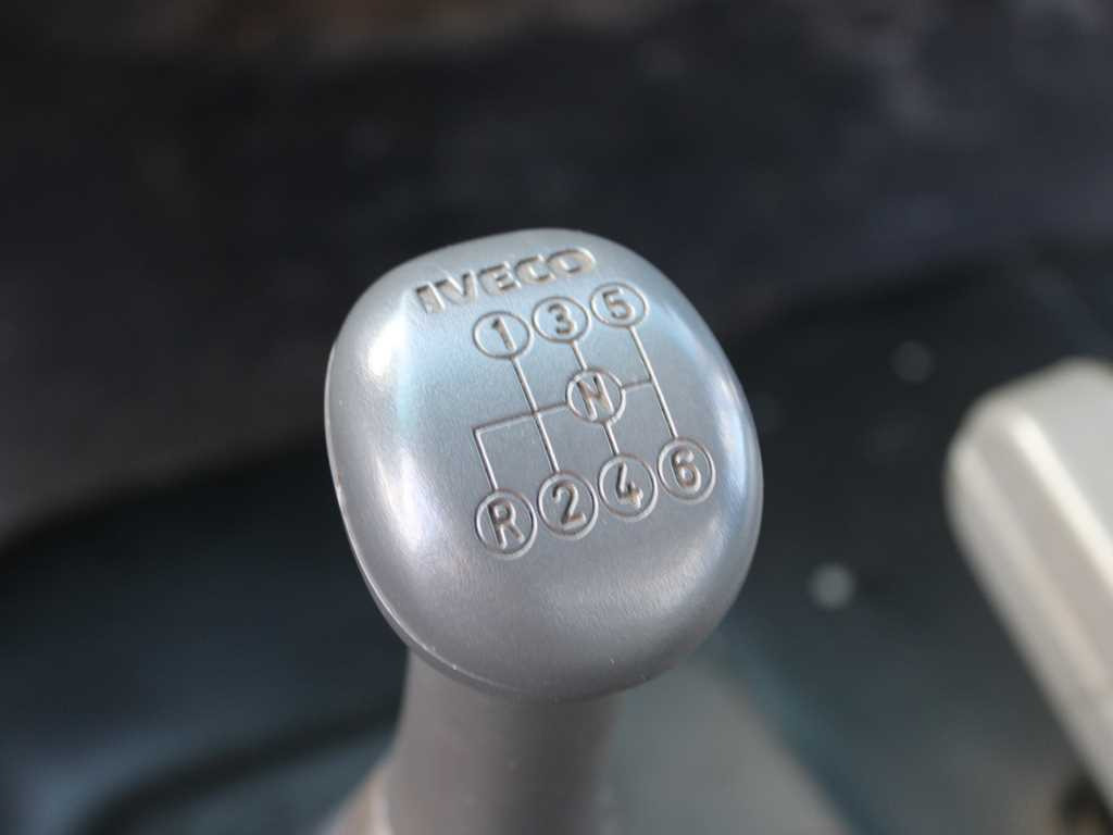 Kamion sa tovarnim sandukom, Kamion sa dizalicom Iveco EUROCARGO 100E17, EURO 3, HYDRAULIC ARM HIAB 035-2: slika 14 Kamion sa tovarnim sandukom, Kamion sa dizalicom Iveco EUROCARGO 100E17, EURO 3, HYDRAULIC ARM HIAB 035-2: slika 14