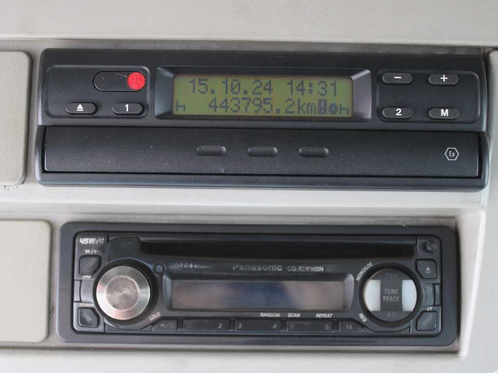 Kamion sa tovarnim sandukom, Kamion sa dizalicom Iveco EUROCARGO 100E17, EURO 3, HYDRAULIC ARM HIAB 035-2: slika 16 Kamion sa tovarnim sandukom, Kamion sa dizalicom Iveco EUROCARGO 100E17, EURO 3, HYDRAULIC ARM HIAB 035-2: slika 16