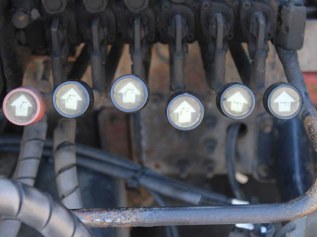 Kamion sa tovarnim sandukom, Kamion sa dizalicom Iveco EUROCARGO 100E17, EURO 3, HYDRAULIC ARM HIAB 035-2: slika 6 Kamion sa tovarnim sandukom, Kamion sa dizalicom Iveco EUROCARGO 100E17, EURO 3, HYDRAULIC ARM HIAB 035-2: slika 6
