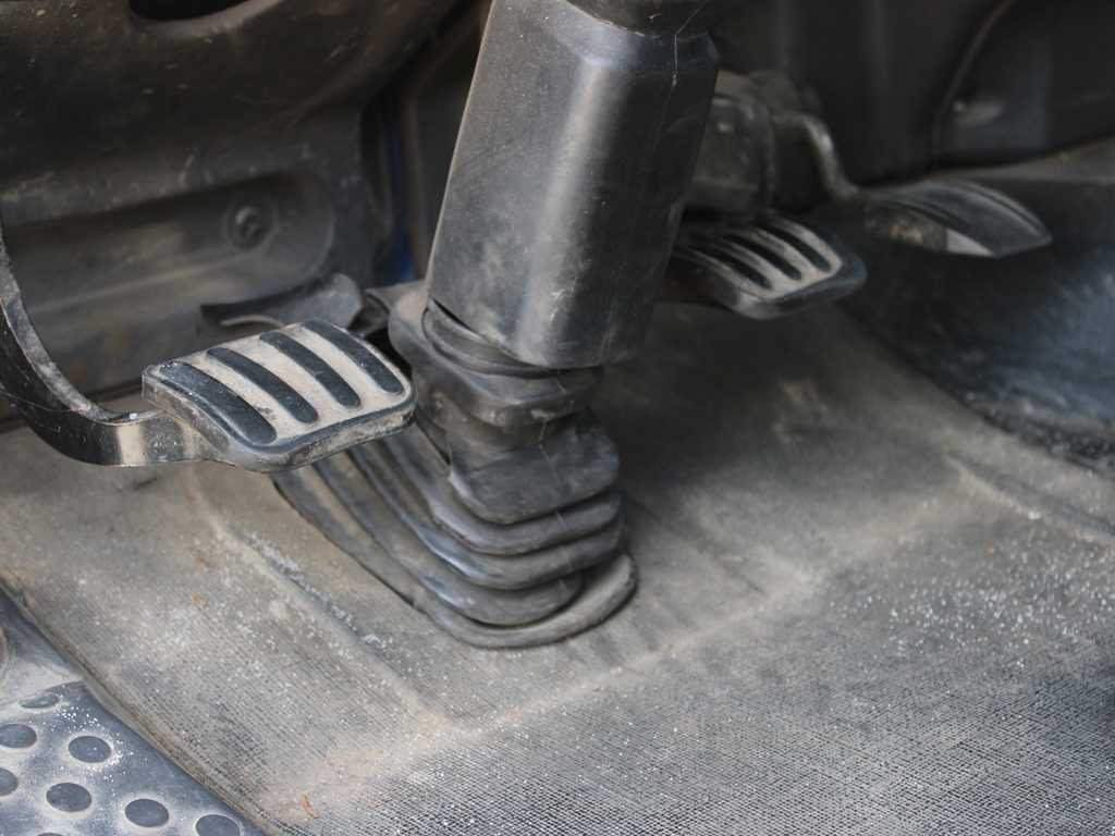 Kamion sa tovarnim sandukom, Kamion sa dizalicom Iveco EUROCARGO 100E17, EURO 3, HYDRAULIC ARM HIAB 035-2: slika 10 Kamion sa tovarnim sandukom, Kamion sa dizalicom Iveco EUROCARGO 100E17, EURO 3, HYDRAULIC ARM HIAB 035-2: slika 10