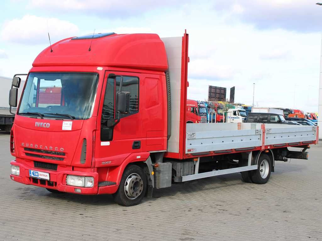 Iveco EUROCARGO ML 90E17, EURO 3, PNEU 80% - Kamion sa ceradom: slika 1 Iveco EUROCARGO ML 90E17, EURO 3, PNEU 80% - Kamion sa ceradom: slika 1
