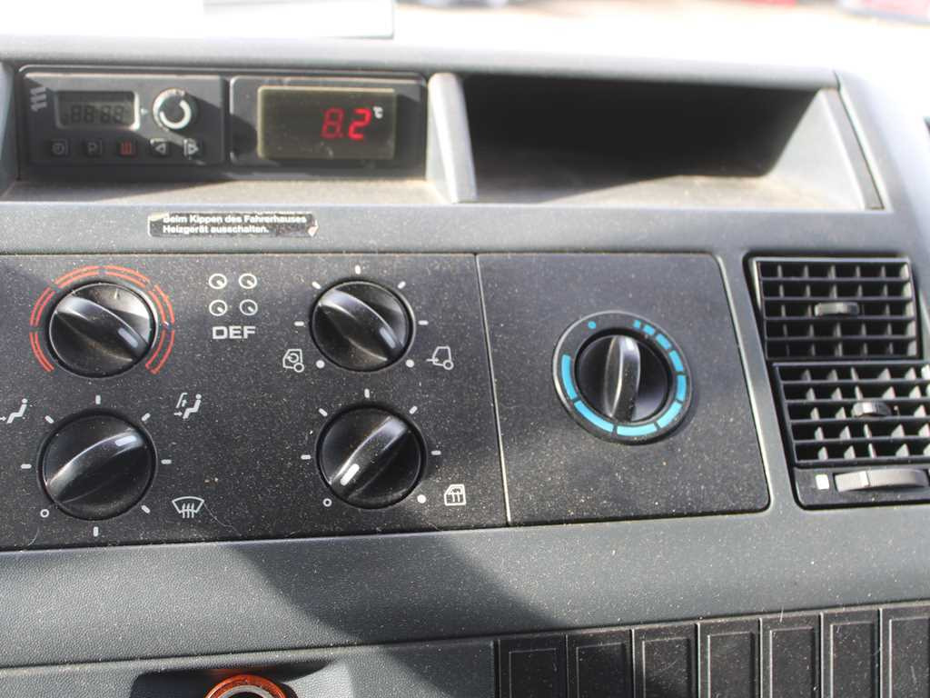 Kamion sa hidrauličnom kukom MAN LE 8.180, EURO 3, BEACONS, CONTAINER HOOK CARRIER: slika 13