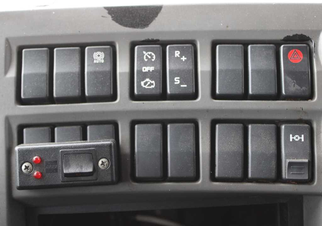 Kamion sa zatvorenim sandukom Renault MIDLUM 220, HYDRAULIC FRONT, EURO 5: slika 11 Kamion sa zatvorenim sandukom Renault MIDLUM 220, HYDRAULIC FRONT, EURO 5: slika 11