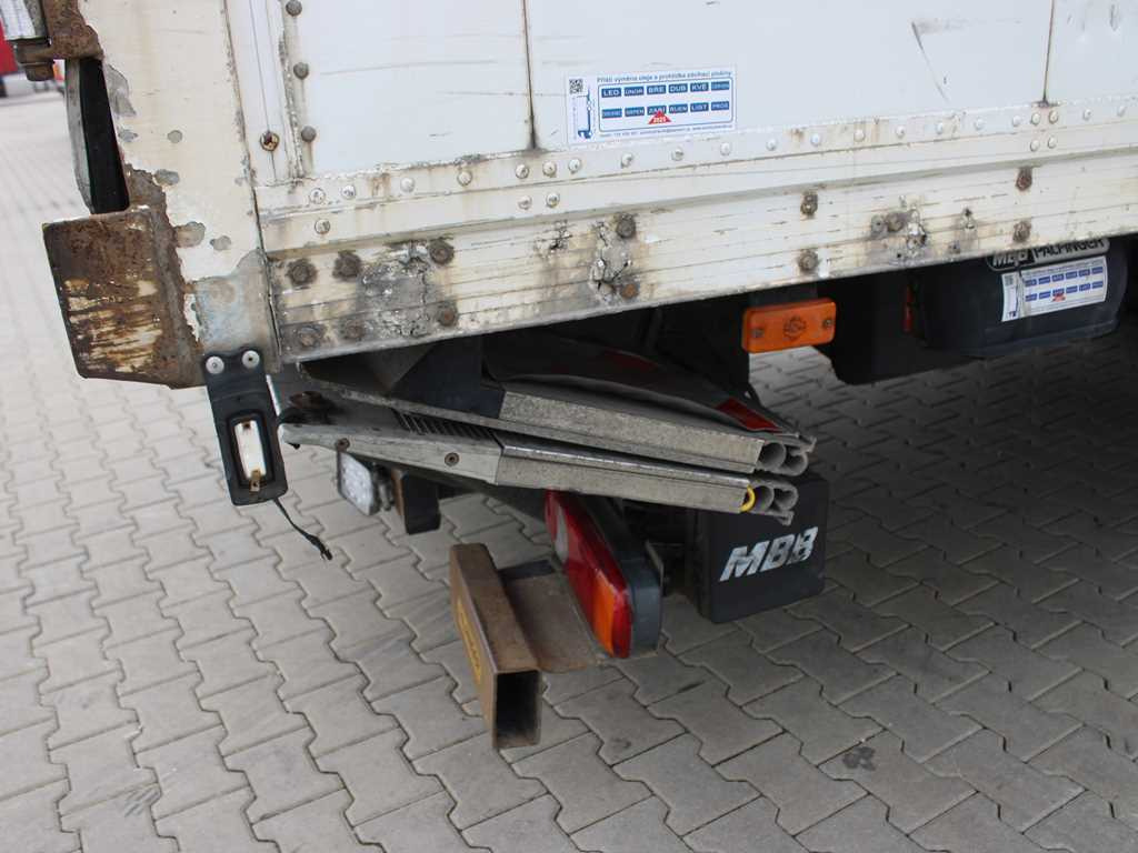 Kamion sa zatvorenim sandukom Renault MIDLUM 220, HYDRAULIC FRONT, EURO 5: slika 7 Kamion sa zatvorenim sandukom Renault MIDLUM 220, HYDRAULIC FRONT, EURO 5: slika 7