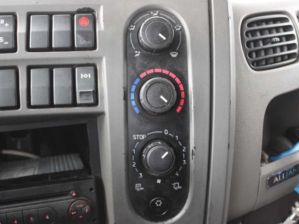 Kamion sa zatvorenim sandukom Renault MIDLUM 220, HYDRAULIC FRONT, EURO 5: slika 12 Kamion sa zatvorenim sandukom Renault MIDLUM 220, HYDRAULIC FRONT, EURO 5: slika 12