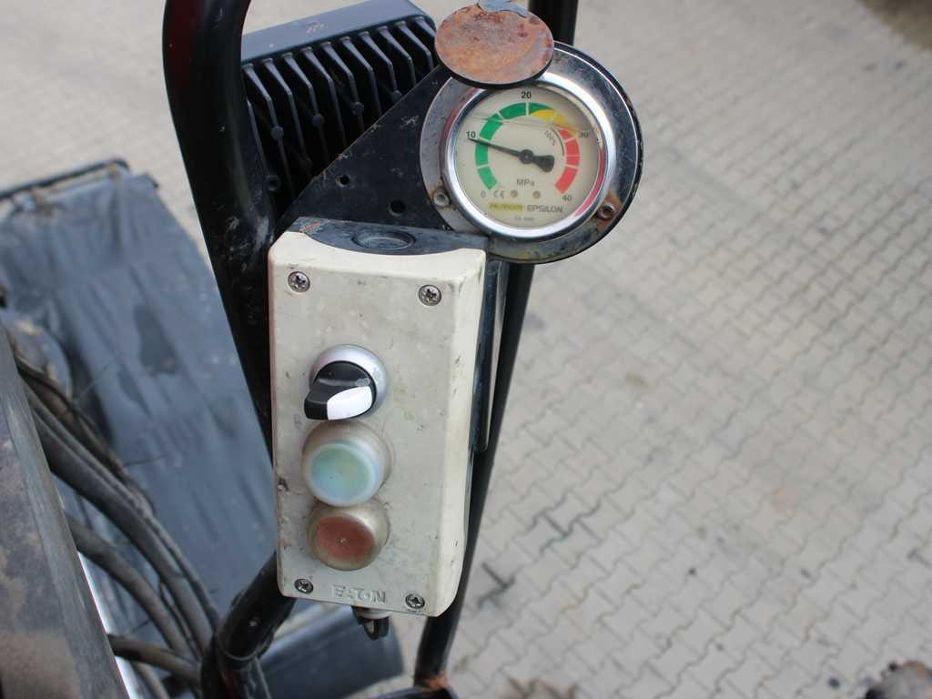 Tegljač MAN TGS 33.500, 6X6, EURO 6, RETARDER, PALFINGER HYDRAULIC ARM Q170Z96: slika 10 Tegljač MAN TGS 33.500, 6X6, EURO 6, RETARDER, PALFINGER HYDRAULIC ARM Q170Z96: slika 10