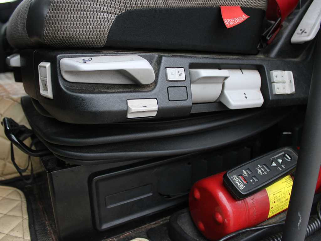 Tegljač Renault T 460, EURO 6, LOWDECK, AIR SUSPENSION: slika 6 Tegljač Renault T 460, EURO 6, LOWDECK, AIR SUSPENSION: slika 6