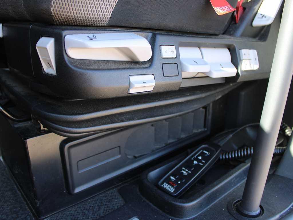 Tegljač Renault T520, LOWDECK, EURO 6, TIRES 80%: slika 7 Tegljač Renault T520, LOWDECK, EURO 6, TIRES 80%: slika 7