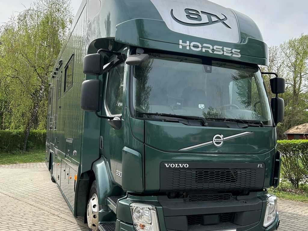 Volvo STX FL, 6 PEOPLE, 5 HORSES, CAMERA, 2X TAIL LIFT - Kamion za prevoz konja: slika 2 Volvo STX FL, 6 PEOPLE, 5 HORSES, CAMERA, 2X TAIL LIFT - Kamion za prevoz konja: slika 2
