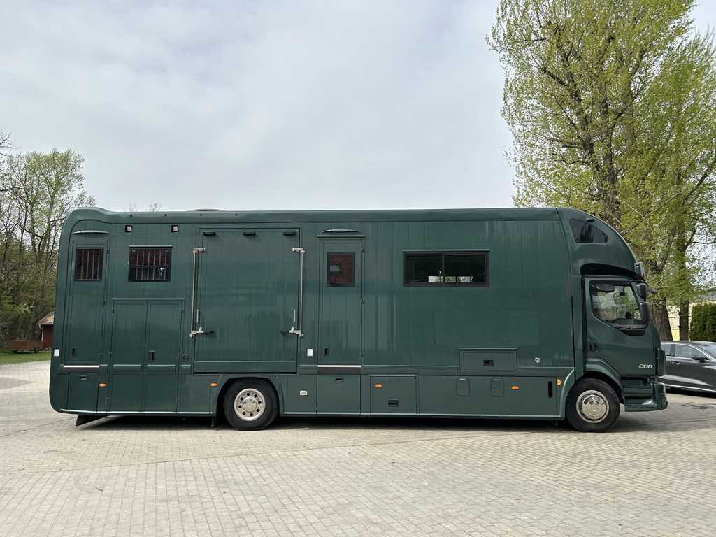 Volvo STX FL, FOR 6 PEOPLE, FOR TRANSPORTING FIVE HORSES, CAMERA, 2X HYDRAULIC FRONT - Kamion za prevoz konja: slika 2 Volvo STX FL, FOR 6 PEOPLE, FOR TRANSPORTING FIVE HORSES, CAMERA, 2X HYDRAULIC FRONT - Kamion za prevoz konja: slika 2