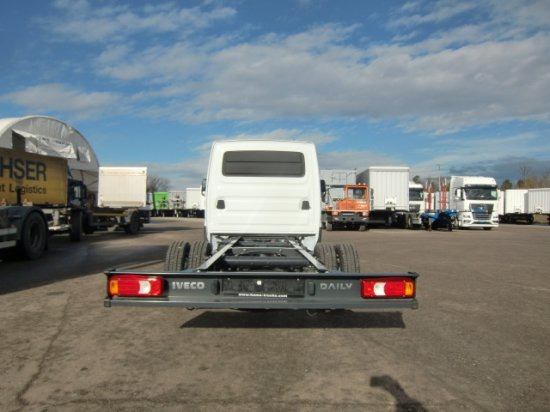 Iveco Daily 40 - 180 Fahrgestell, E6 Automatik 2 Stück verfügbar - Kamion sa golom šasijom i zatvorenom kabinom: slika 5 Iveco Daily 40 - 180 Fahrgestell, E6 Automatik 2 Stück verfügbar - Kamion sa golom šasijom i zatvorenom kabinom: slika 5