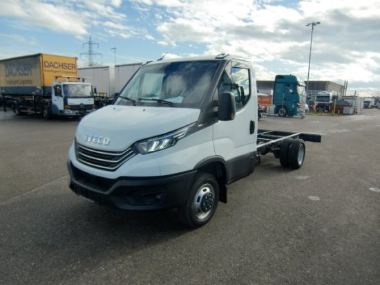 Iveco Daily 40 - 180 Fahrgestell, E6 Automatik 2 Stück verfügbar - Kamion sa golom šasijom i zatvorenom kabinom: slika 1 Iveco Daily 40 - 180 Fahrgestell, E6 Automatik 2 Stück verfügbar - Kamion sa golom šasijom i zatvorenom kabinom: slika 1
