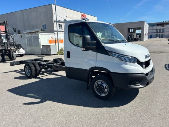 Iveco Daily 40 - 180 Fahrgestell, E6 Ohne Motor/Ohne Getriebe - Kamion sa golom šasijom i zatvorenom kabinom: slika 3 Iveco Daily 40 - 180 Fahrgestell, E6 Ohne Motor/Ohne Getriebe - Kamion sa golom šasijom i zatvorenom kabinom: slika 3