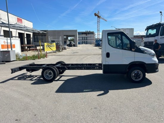 Iveco Daily 40 - 180 Fahrgestell, E6 Ohne Motor/Ohne Getriebe - Kamion sa golom šasijom i zatvorenom kabinom: slika 4 Iveco Daily 40 - 180 Fahrgestell, E6 Ohne Motor/Ohne Getriebe - Kamion sa golom šasijom i zatvorenom kabinom: slika 4