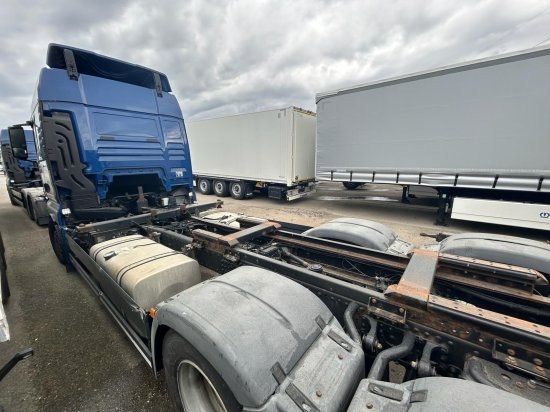 MAN TGX 26.440 XLX 6x2 Liftachse, Euro 6, Motorschaden, engine damage! - Kamion za prevoz kontejnera/ Kamion sa promenjivim sandukom: slika 4 MAN TGX 26.440 XLX 6x2 Liftachse, Euro 6, Motorschaden, engine damage! - Kamion za prevoz kontejnera/ Kamion sa promenjivim sandukom: slika 4
