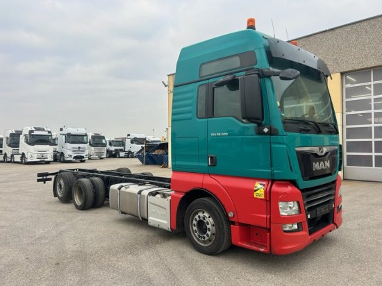 MAN TGX 26.500 XXL, 6x2, Jumbo, Liftachse, Intarder, Euro6, Full-Air - Kamion sa golom šasijom i zatvorenom kabinom: slika 3 MAN TGX 26.500 XXL, 6x2, Jumbo, Liftachse, Intarder, Euro6, Full-Air - Kamion sa golom šasijom i zatvorenom kabinom: slika 3