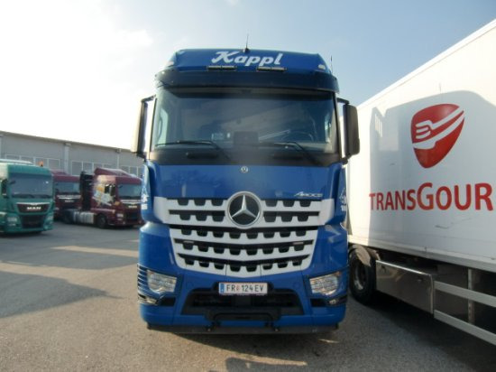 Mercedes-Benz Arocs 3353 6x4 Holztransp., Palfinger Kran Epsilon - Šticar, Kamion sa dizalicom: slika 2 Mercedes-Benz Arocs 3353 6x4 Holztransp., Palfinger Kran Epsilon - Šticar, Kamion sa dizalicom: slika 2