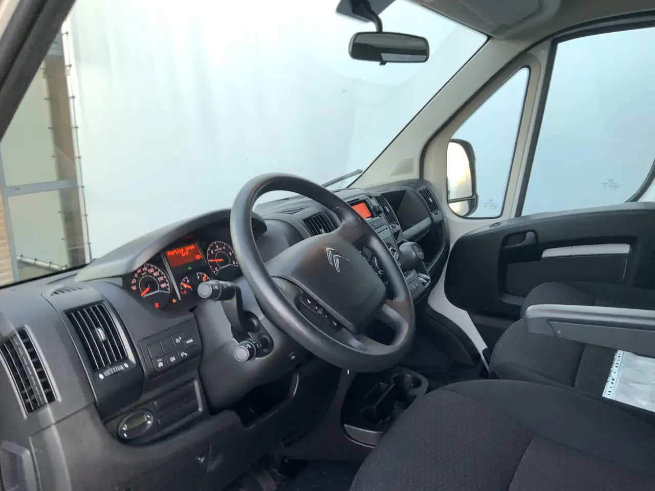 Citroen Jumper 2.2 BlueHDi 165 L3 3.5t Meubel bak & Deuren Airco - Dostavno vozilo sa zatvorenim sandukom: slika 5 Citroen Jumper 2.2 BlueHDi 165 L3 3.5t Meubel bak & Deuren Airco - Dostavno vozilo sa zatvorenim sandukom: slika 5