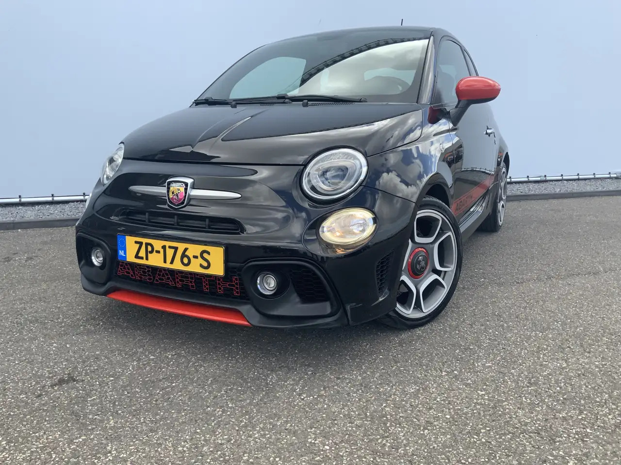 Fiat 500C Abarth 1.4 T-Jet 595 Automaat Euro 6 - Kabriolet: slika 2 Fiat 500C Abarth 1.4 T-Jet 595 Automaat Euro 6 - Kabriolet: slika 2