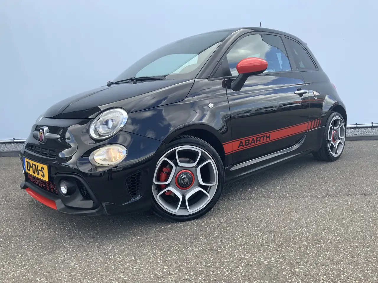Fiat 500C Abarth 1.4 T-Jet 595 Automaat Euro 6 - Automobil: slika 1 Fiat 500C Abarth 1.4 T-Jet 595 Automaat Euro 6 - Automobil: slika 1