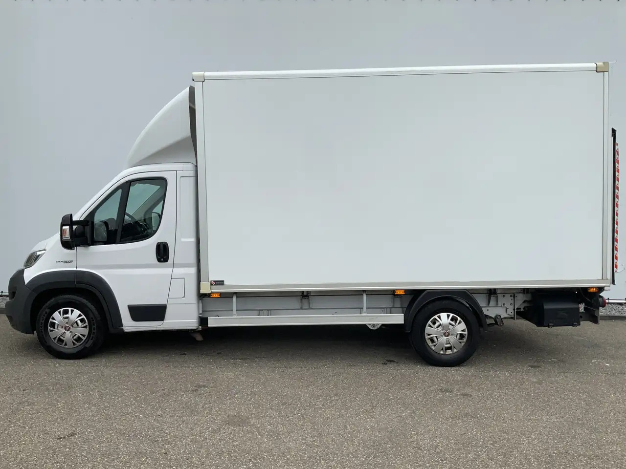 Fiat Ducato 35H 2.3 MultiJet L3H1 Meubelbak & Lift & Zijdeur A - Dostavno vozilo sa zatvorenim sandukom: slika 3 Fiat Ducato 35H 2.3 MultiJet L3H1 Meubelbak & Lift & Zijdeur A - Dostavno vozilo sa zatvorenim sandukom: slika 3