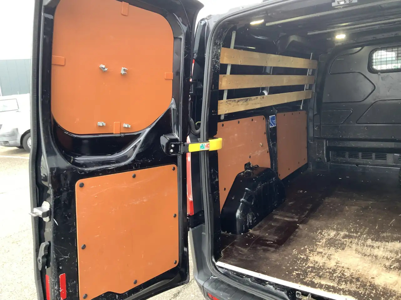 Furgon Ford Transit Custom 270 2.2 TDCI L1H1 Trend Airco Cruise 3 Zits Camera: slika 13 Furgon Ford Transit Custom 270 2.2 TDCI L1H1 Trend Airco Cruise 3 Zits Camera: slika 13