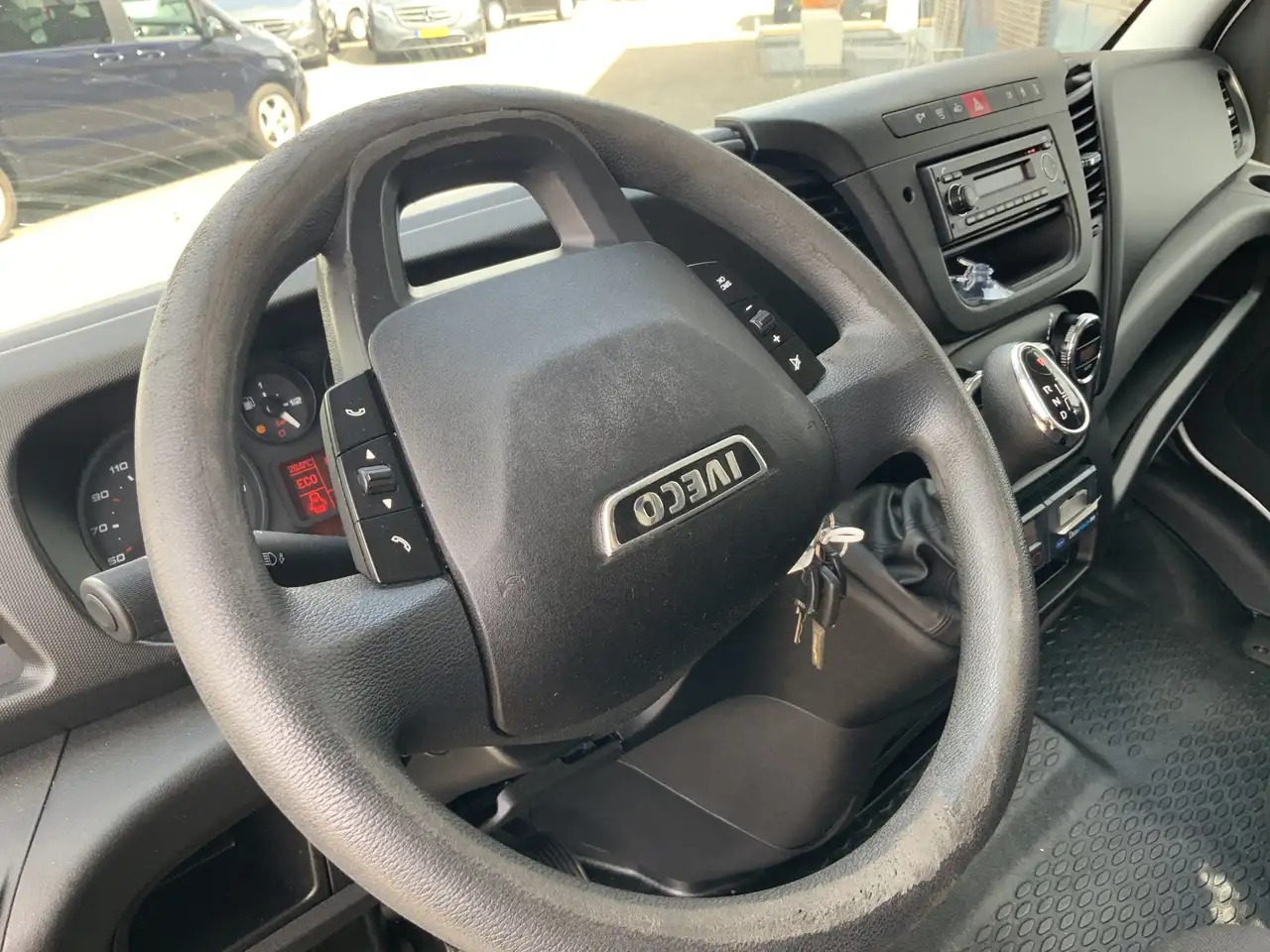 Iveco Daily 35C13 2.3 375 Automaat Koelmeubelbak Deuren Dag&Na - Dostavno vozilo hladnjača: slika 3 Iveco Daily 35C13 2.3 375 Automaat Koelmeubelbak Deuren Dag&Na - Dostavno vozilo hladnjača: slika 3