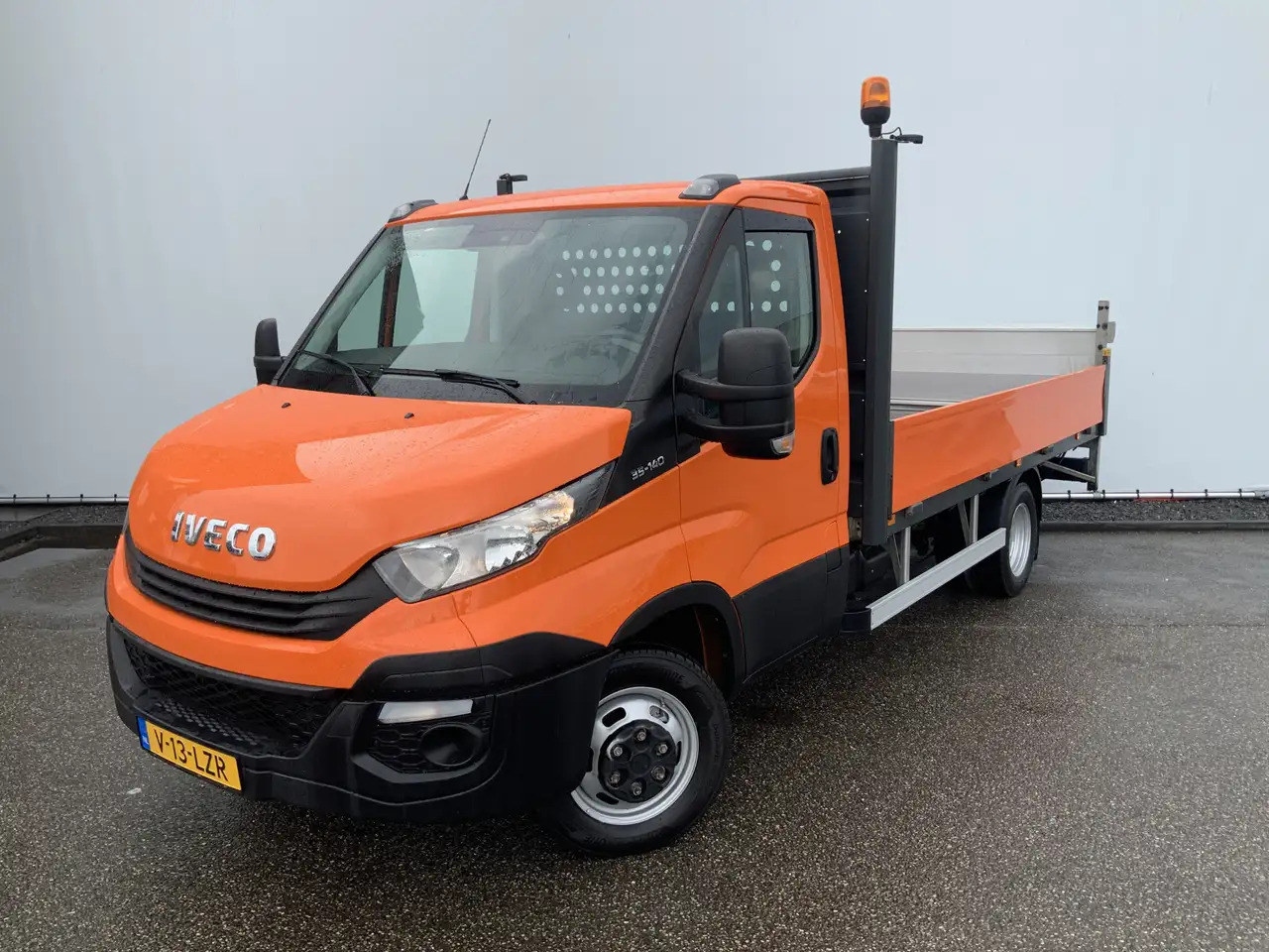 Iveco Daily 35C14 2.3 375 Pick Up & LaadLift Airco Navi Trekha - Dostavno vozilo s ravnom platformom: slika 1 Iveco Daily 35C14 2.3 375 Pick Up & LaadLift Airco Navi Trekha - Dostavno vozilo s ravnom platformom: slika 1