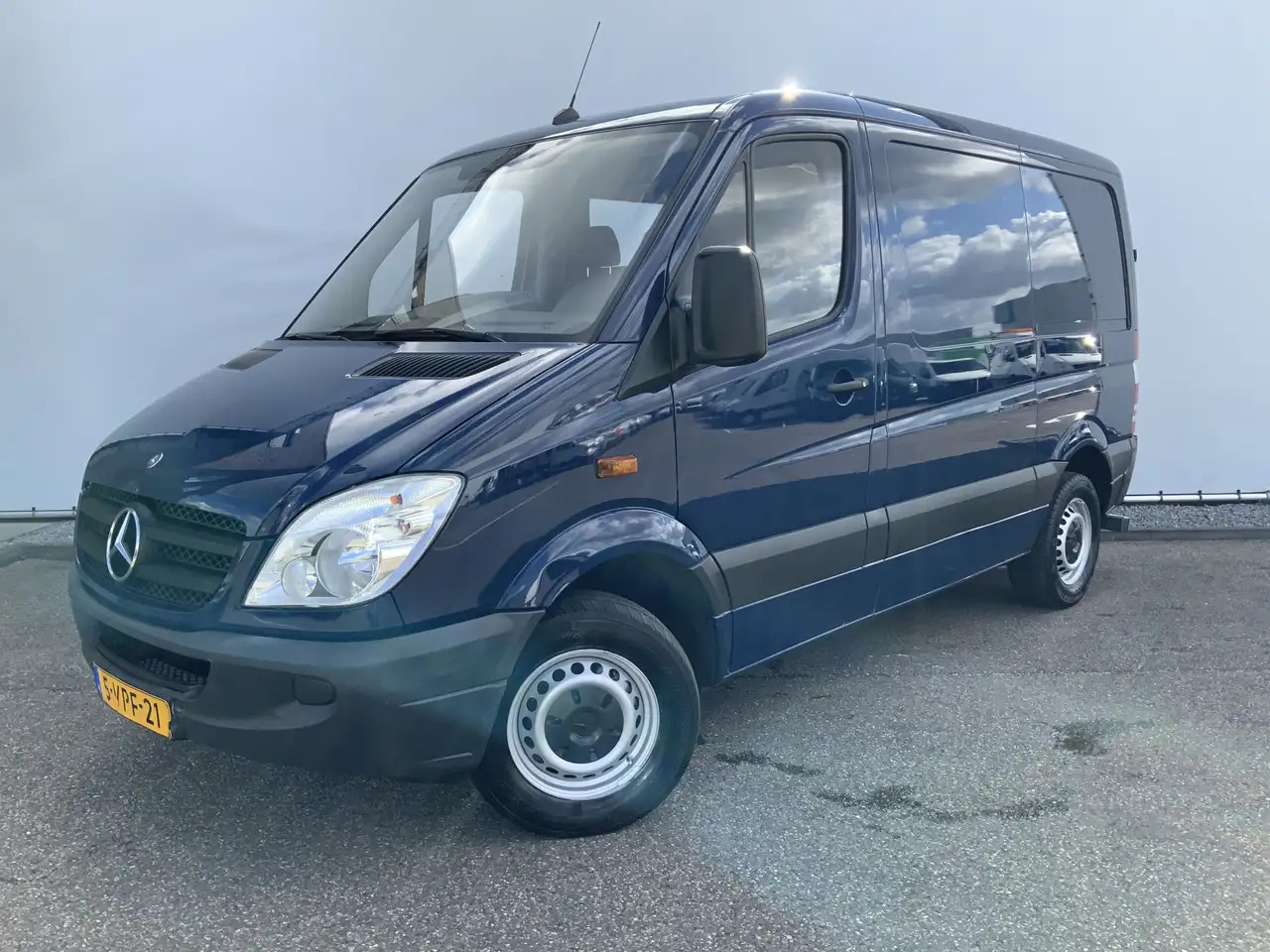 Mercedes-Benz Sprinter 210 2.2 CDI 325 L1H1 Airco Cruise 3 Zits Opstap Ba - Furgon: slika 1 Mercedes-Benz Sprinter 210 2.2 CDI 325 L1H1 Airco Cruise 3 Zits Opstap Ba - Furgon: slika 1