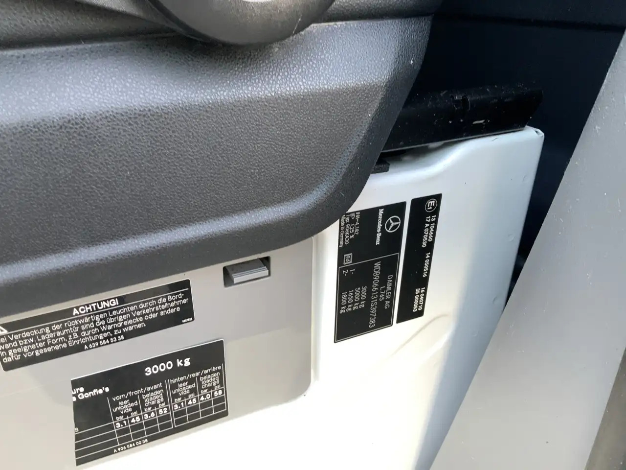 Mercedes-Benz Sprinter 213 2.2 CDI 366.L2.H2. 3 Zits Euro 4 - Furgon: slika 5 Mercedes-Benz Sprinter 213 2.2 CDI 366.L2.H2. 3 Zits Euro 4 - Furgon: slika 5