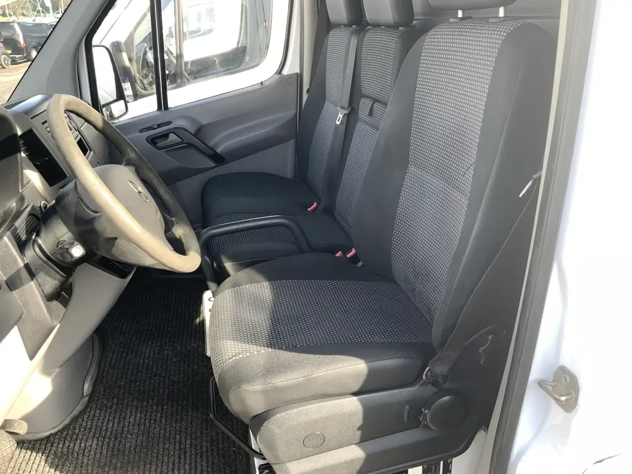 Mercedes-Benz Sprinter 311 2.2 CDI 366 L2H1 Automaat 3 Zits Trekaak 2800k - Furgon: slika 3 Mercedes-Benz Sprinter 311 2.2 CDI 366 L2H1 Automaat 3 Zits Trekaak 2800k - Furgon: slika 3
