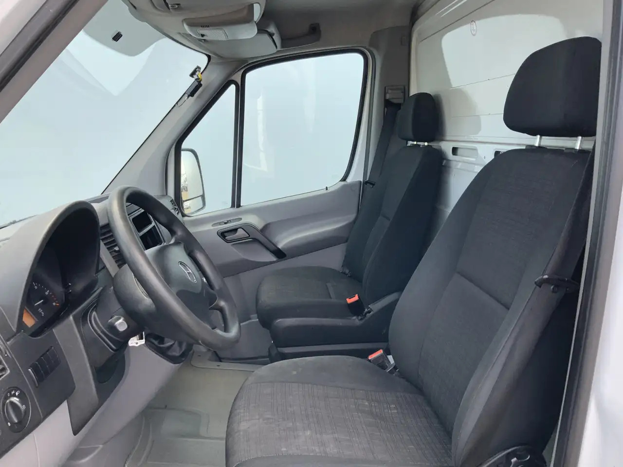 Mercedes-Benz Sprinter 311 2.2 CDI 366 ijsAuto - 40 C. Deuren 10 Euro 6 - Dostavno vozilo hladnjača: slika 4 Mercedes-Benz Sprinter 311 2.2 CDI 366 ijsAuto - 40 C. Deuren 10 Euro 6 - Dostavno vozilo hladnjača: slika 4