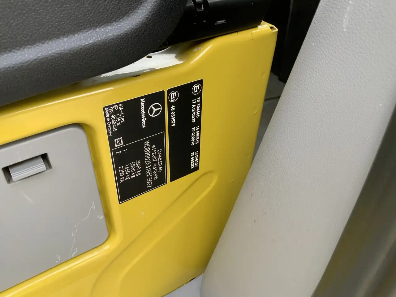 Dostavno vozilo s ravnom platformom, Dostavno vozilo sa duplom kabinom Mercedes-Benz Sprinter 313 2.2 CDI 366 Automaat DubCab Pick Up 5 Zits Tre: slika 7 Dostavno vozilo s ravnom platformom, Dostavno vozilo sa duplom kabinom Mercedes-Benz Sprinter 313 2.2 CDI 366 Automaat DubCab Pick Up 5 Zits Tre: slika 7