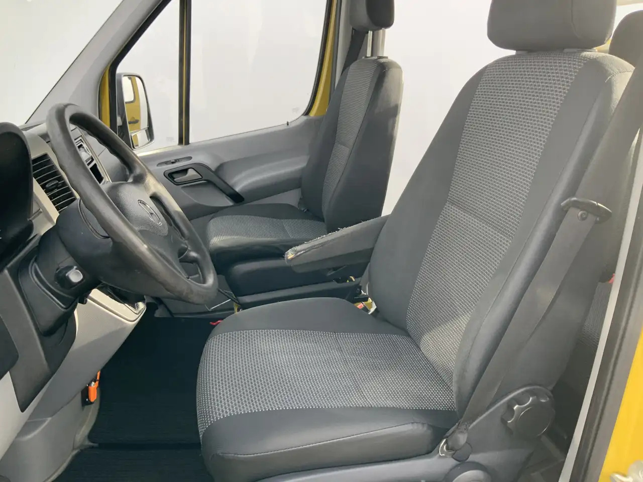 Dostavno vozilo s ravnom platformom, Dostavno vozilo sa duplom kabinom Mercedes-Benz Sprinter 313 2.2 CDI 366 Automaat DubCab Pick Up 5 Zits Tre: slika 6 Dostavno vozilo s ravnom platformom, Dostavno vozilo sa duplom kabinom Mercedes-Benz Sprinter 313 2.2 CDI 366 Automaat DubCab Pick Up 5 Zits Tre: slika 6