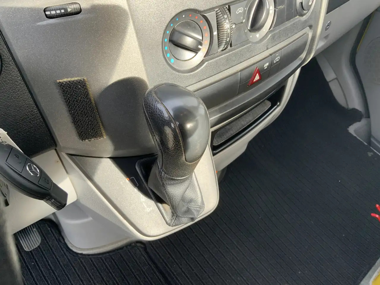 Dostavno vozilo s ravnom platformom, Dostavno vozilo sa duplom kabinom Mercedes-Benz Sprinter 313 2.2 CDI 366 Automaat DubCab Pick Up 5 Zits Tre: slika 14 Dostavno vozilo s ravnom platformom, Dostavno vozilo sa duplom kabinom Mercedes-Benz Sprinter 313 2.2 CDI 366 Automaat DubCab Pick Up 5 Zits Tre: slika 14