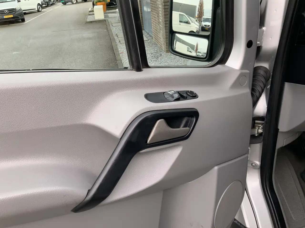 Mercedes-Benz Sprinter 313 2.2 CDI 366 HDAirco Alu Velg Side Bar Trekhaak - Furgon: slika 5 Mercedes-Benz Sprinter 313 2.2 CDI 366 HDAirco Alu Velg Side Bar Trekhaak - Furgon: slika 5