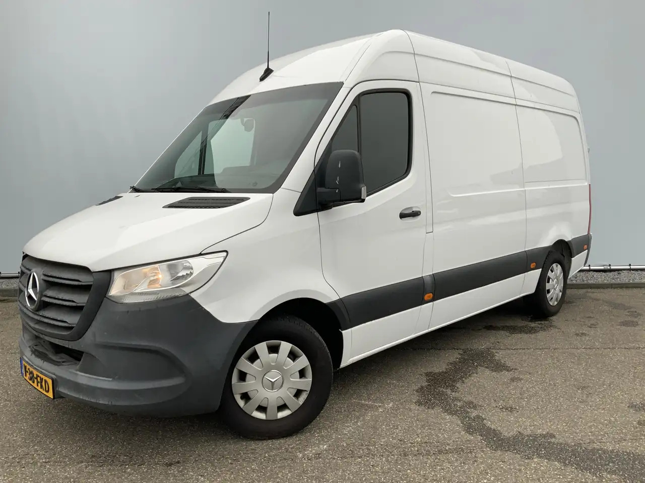 Mercedes-Benz Sprinter 314 2.2 CDI L2H1 EURO VI-D Airco Camera 3 Zits Ext - Furgon: slika 2 Mercedes-Benz Sprinter 314 2.2 CDI L2H1 EURO VI-D Airco Camera 3 Zits Ext - Furgon: slika 2