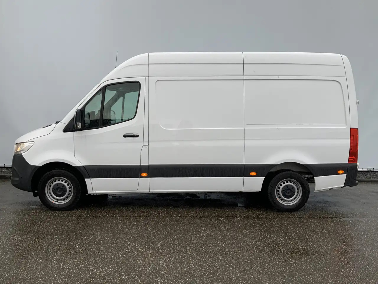 Mercedes-Benz Sprinter 317 1.9 CDI L2H2 Automaat Airco Cruise Navi Camera - Furgon: slika 3 Mercedes-Benz Sprinter 317 1.9 CDI L2H2 Automaat Airco Cruise Navi Camera - Furgon: slika 3