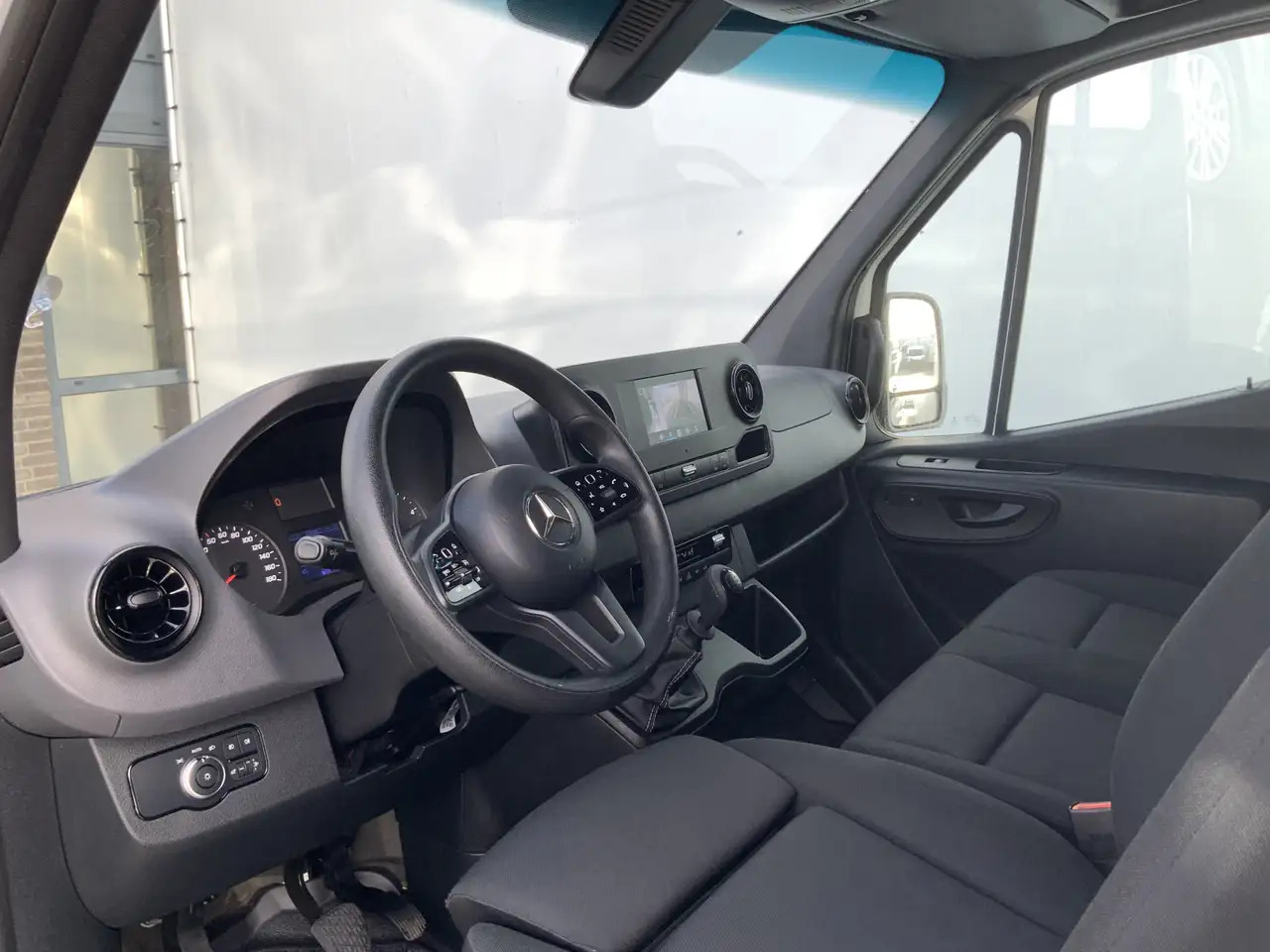 Mercedes-Benz Sprinter 317 1.9 CDI L2H2 RWD Cruise Airco 3 Zits Camera 36 - Furgon: slika 5 Mercedes-Benz Sprinter 317 1.9 CDI L2H2 RWD Cruise Airco 3 Zits Camera 36 - Furgon: slika 5