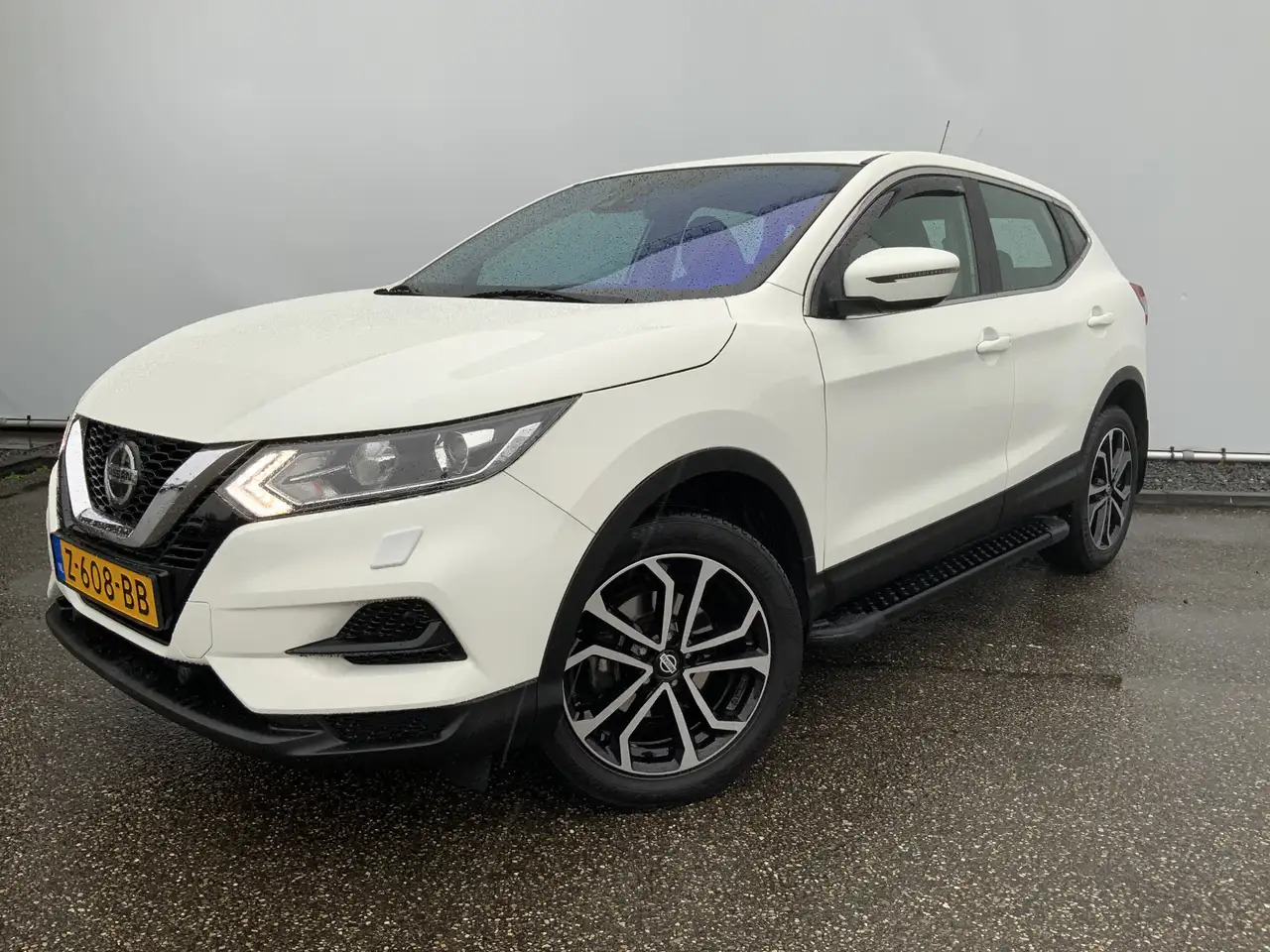 Nissan Qashqai 1.3 DIG-T Visia A SUV Airco Cruise Groot Scherm Na - SUV: slika 1 Nissan Qashqai 1.3 DIG-T Visia A SUV Airco Cruise Groot Scherm Na - SUV: slika 1