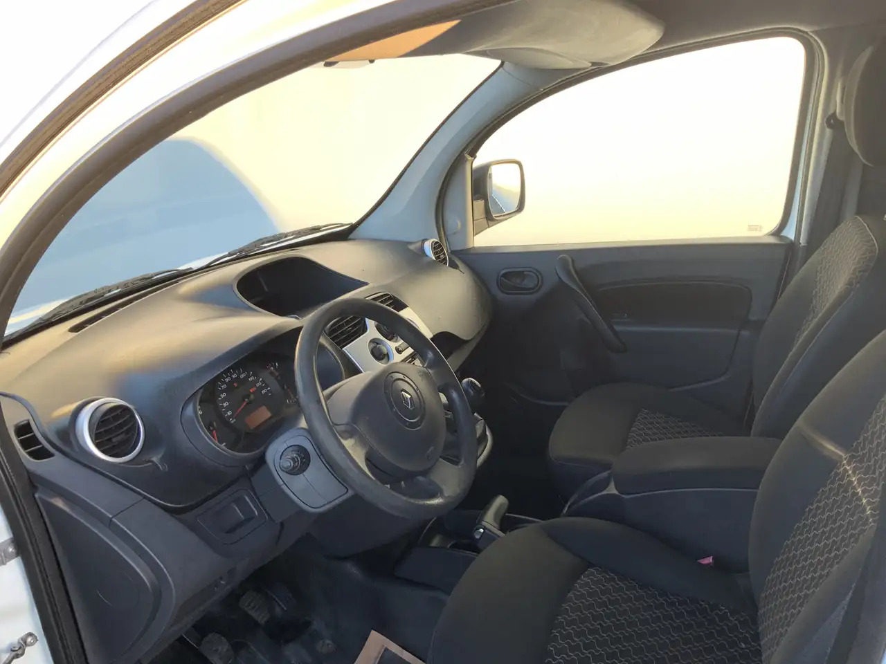 Renault Kangoo Express 1.5 dCi 70 Express Comfort Airco Trekhaak - Mali kombi: slika 4 Renault Kangoo Express 1.5 dCi 70 Express Comfort Airco Trekhaak - Mali kombi: slika 4