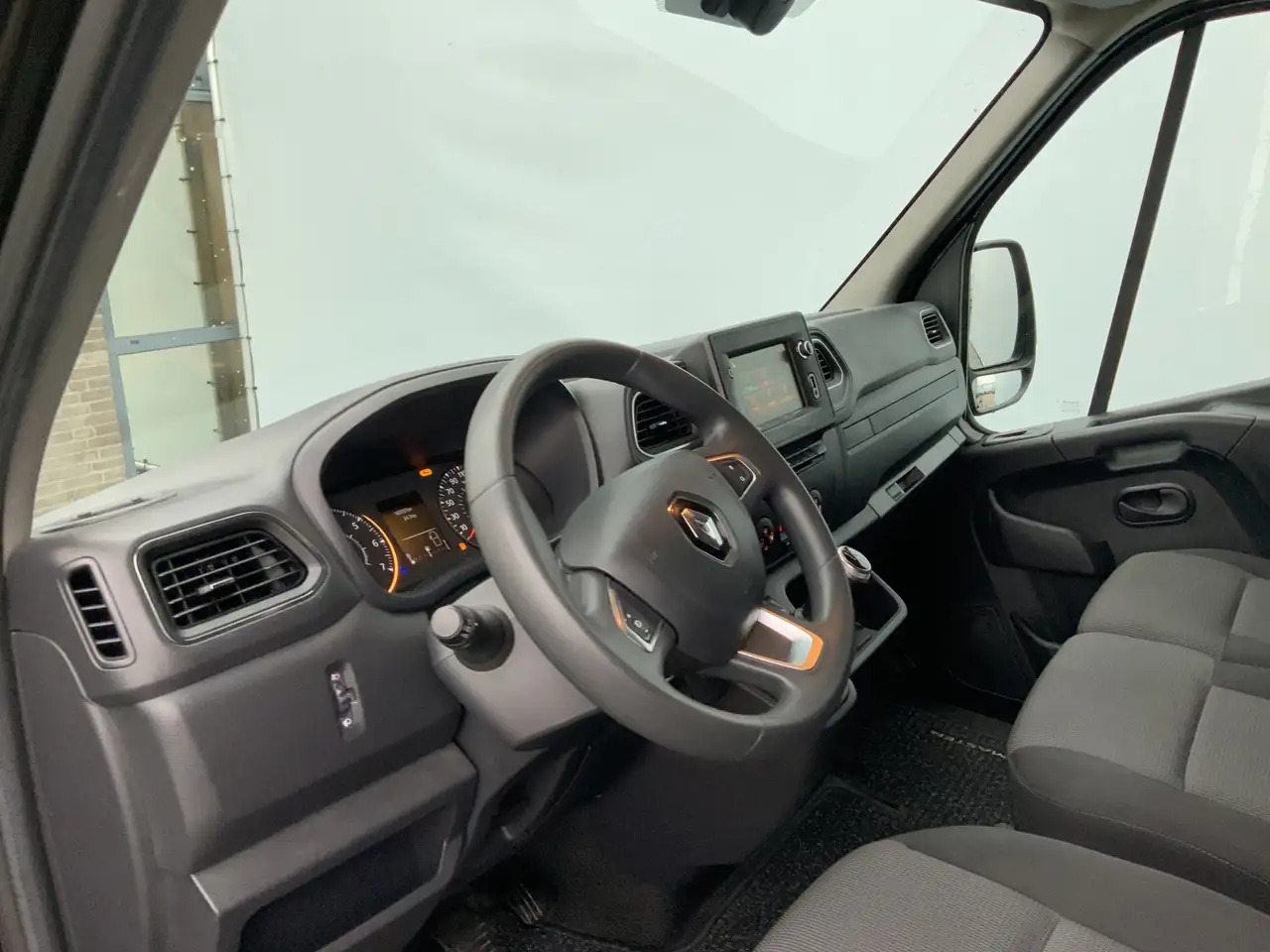 Renault Master T35 2.3 dCi 150 L2H2 Airco Cruise Camera 3 Zits Na - Furgon: slika 5 Renault Master T35 2.3 dCi 150 L2H2 Airco Cruise Camera 3 Zits Na - Furgon: slika 5