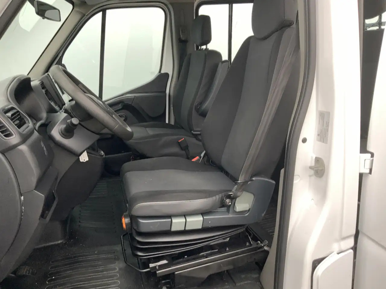 Renault Master T35 2.3 dCi 165 L4 Dub Cab PickUp Navi 6 Zits Trek - Dostavno vozilo s ravnom platformom: slika 5 Renault Master T35 2.3 dCi 165 L4 Dub Cab PickUp Navi 6 Zits Trek - Dostavno vozilo s ravnom platformom: slika 5