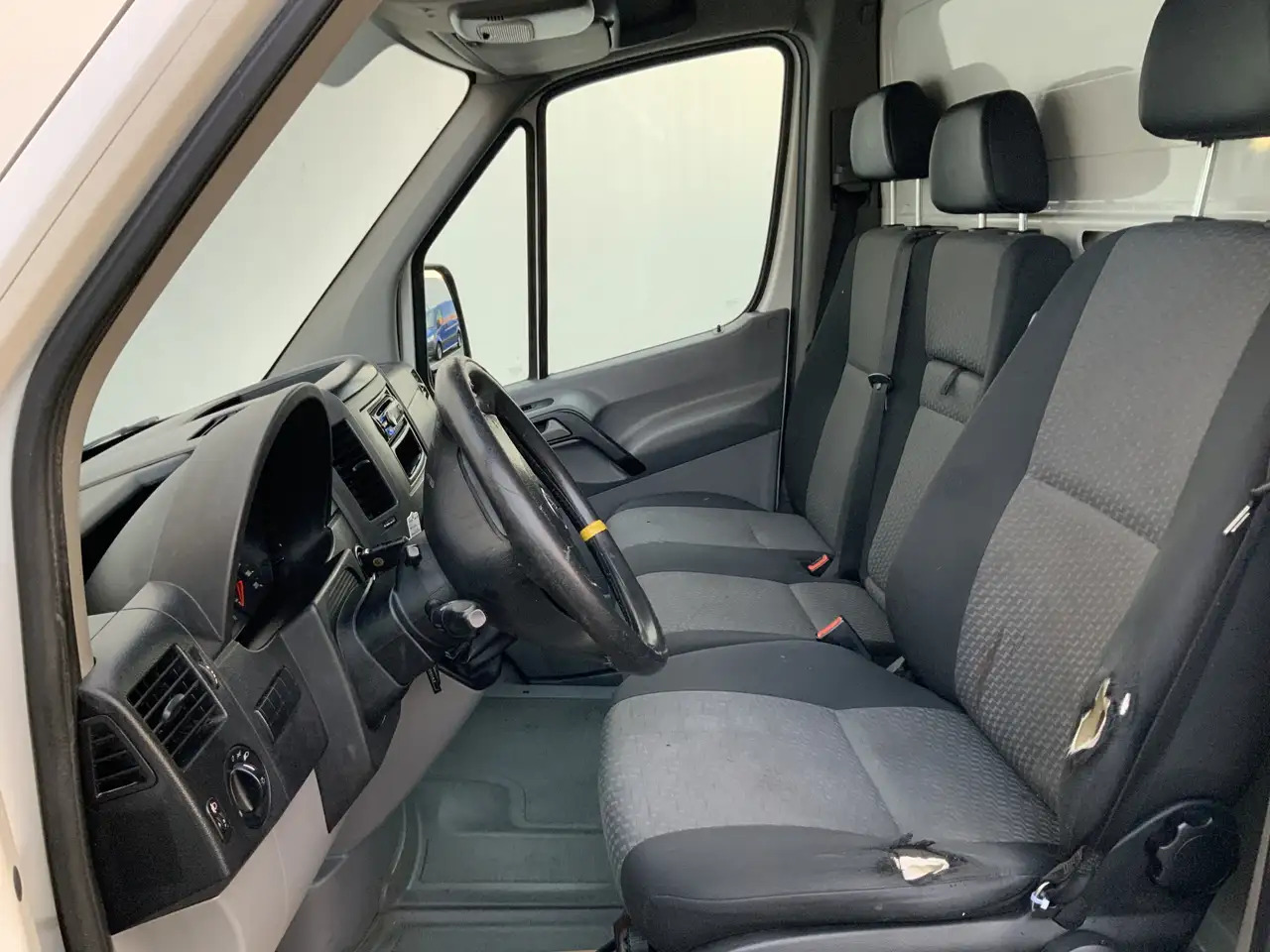 Volkswagen Crafter 35 2.0 TDI L3H1 Glasresteel Airco Cruise 3 Zits UI - Dostavno vozilo sa zatvorenim sandukom, Korisno/ Posebno vozilo: slika 3 Volkswagen Crafter 35 2.0 TDI L3H1 Glasresteel Airco Cruise 3 Zits UI - Dostavno vozilo sa zatvorenim sandukom, Korisno/ Posebno vozilo: slika 3