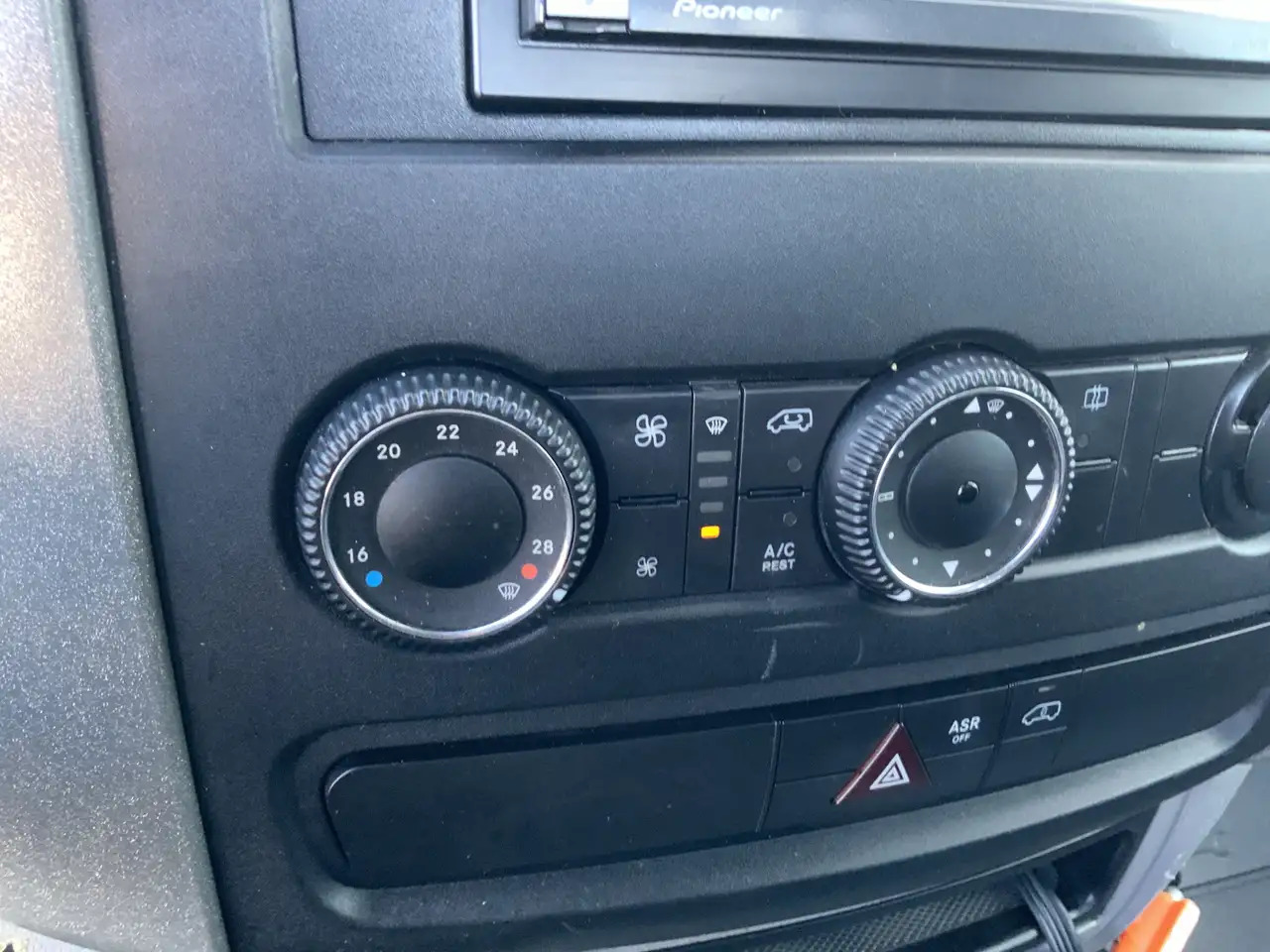 Volkswagen Crafter 50 2.0 TDI L2H1Pick Up Airco Cruise Trekhaak 3500 - Dostavno vozilo s ravnom platformom: slika 5 Volkswagen Crafter 50 2.0 TDI L2H1Pick Up Airco Cruise Trekhaak 3500 - Dostavno vozilo s ravnom platformom: slika 5