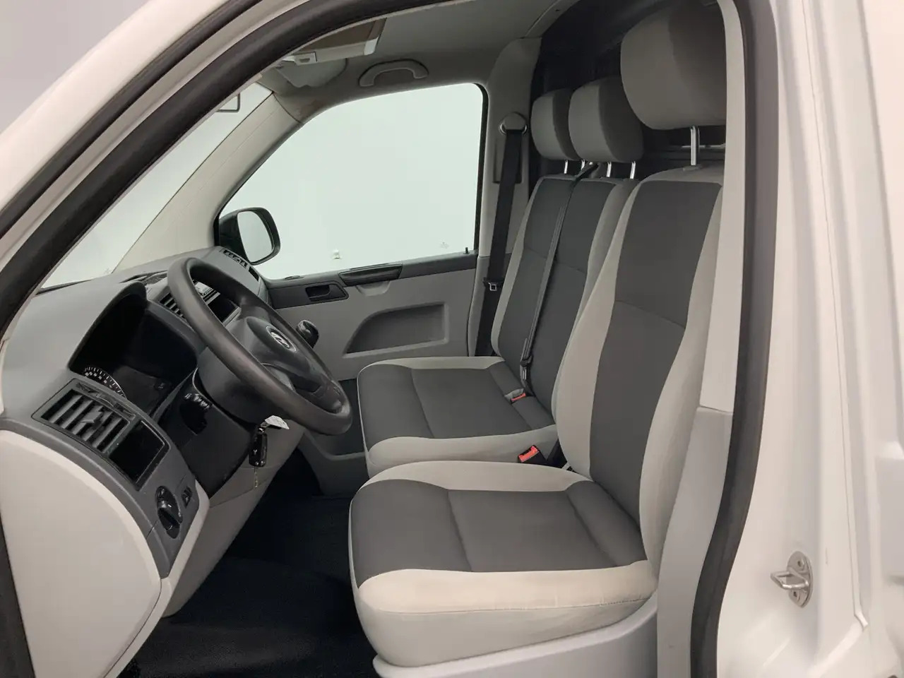 Volkswagen T5 Transporter 2.0 TDI L2H2 Airco Cruise 3 Zits Imperiaal & Trekh - Furgon: slika 5 Volkswagen T5 Transporter 2.0 TDI L2H2 Airco Cruise 3 Zits Imperiaal & Trekh - Furgon: slika 5