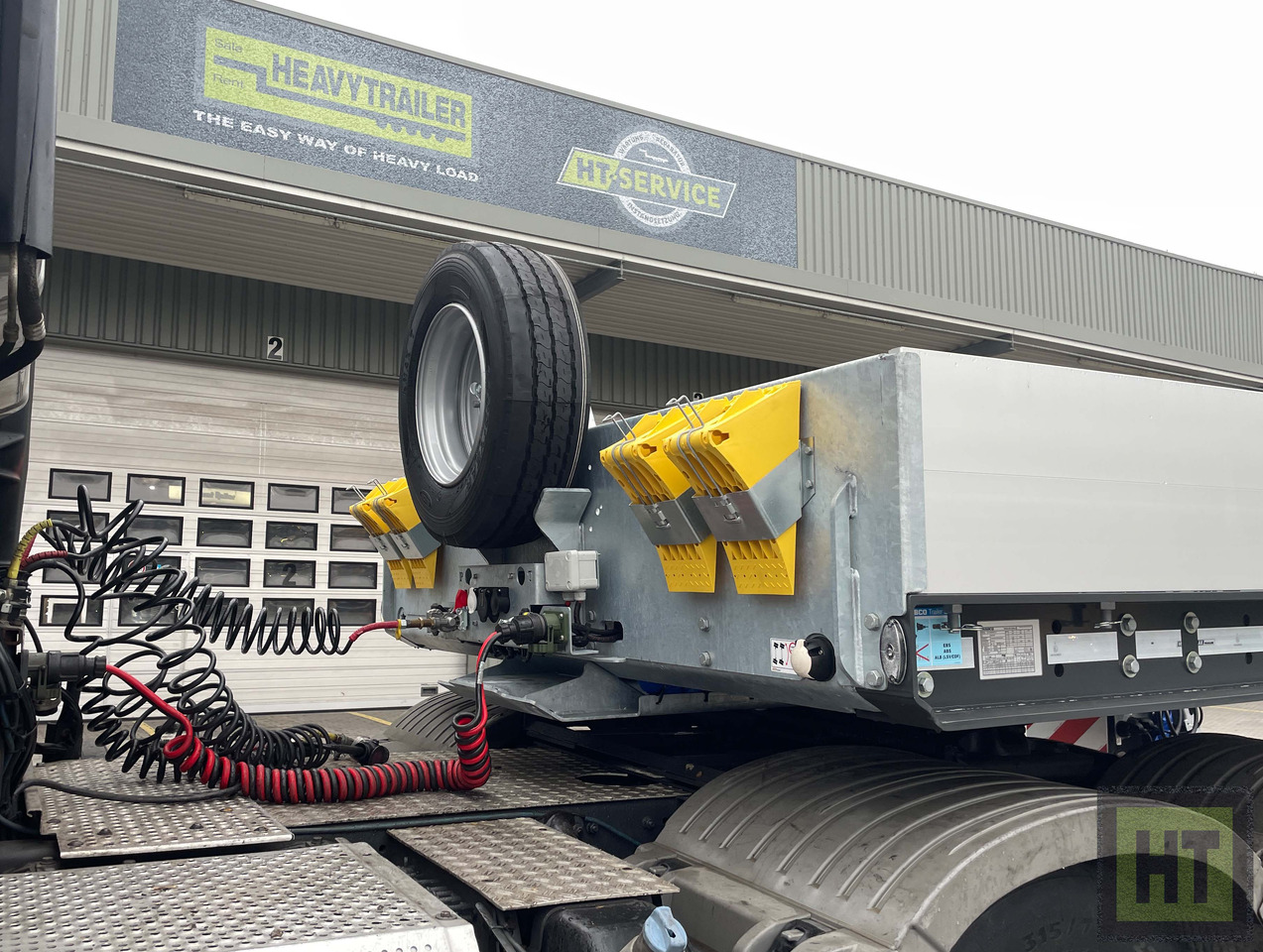 Faymonville MAX Trailer 2-Achs-Tiefbett mit Pendelachsen - Niska poluprikolica za prevoz: slika 3 Faymonville MAX Trailer 2-Achs-Tiefbett mit Pendelachsen - Niska poluprikolica za prevoz: slika 3