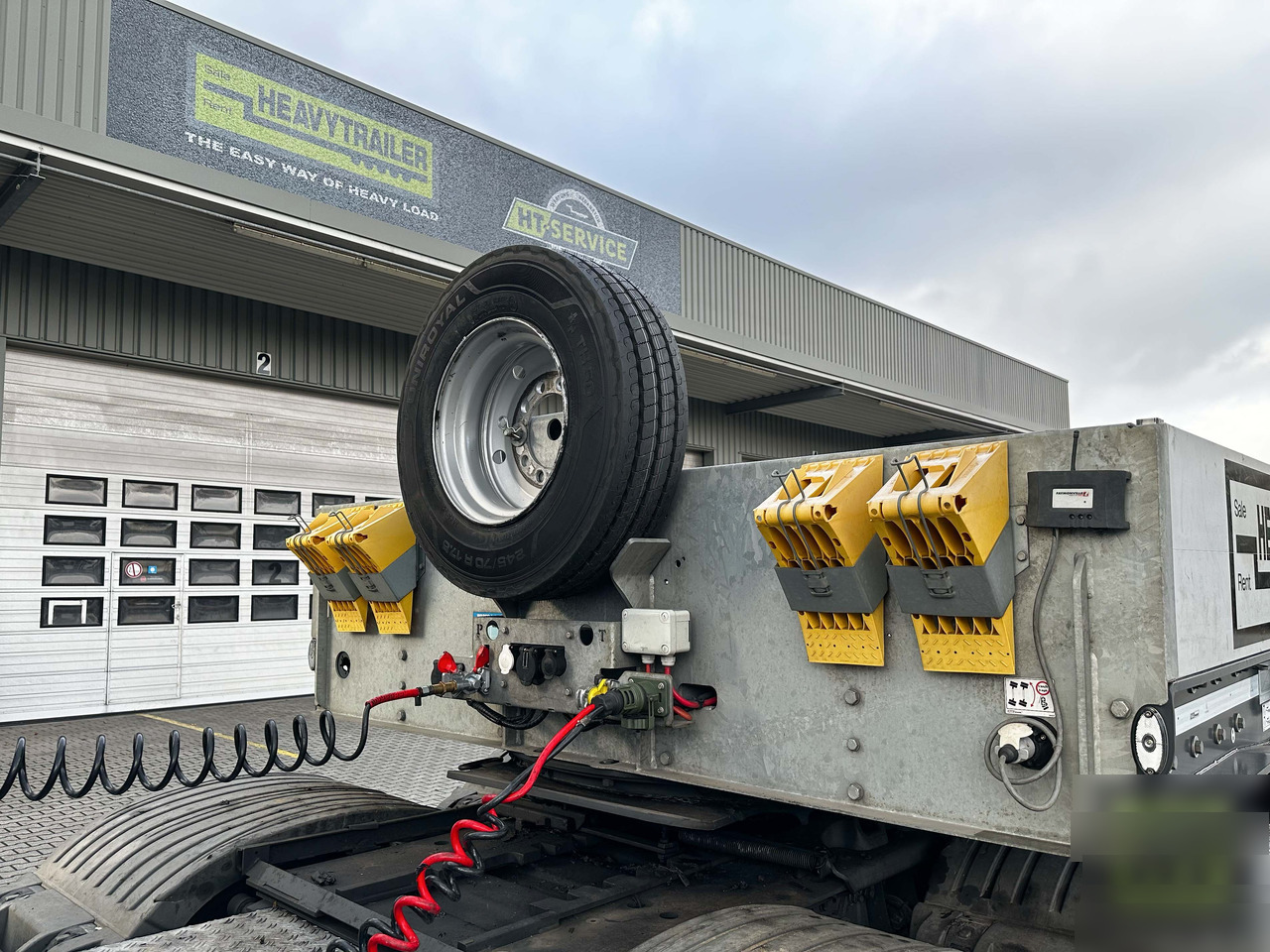 Faymonville MAX Trailer 3-Achs-Tiefbett mit Pendelachsen - Niska poluprikolica za prevoz: slika 2 Faymonville MAX Trailer 3-Achs-Tiefbett mit Pendelachsen - Niska poluprikolica za prevoz: slika 2