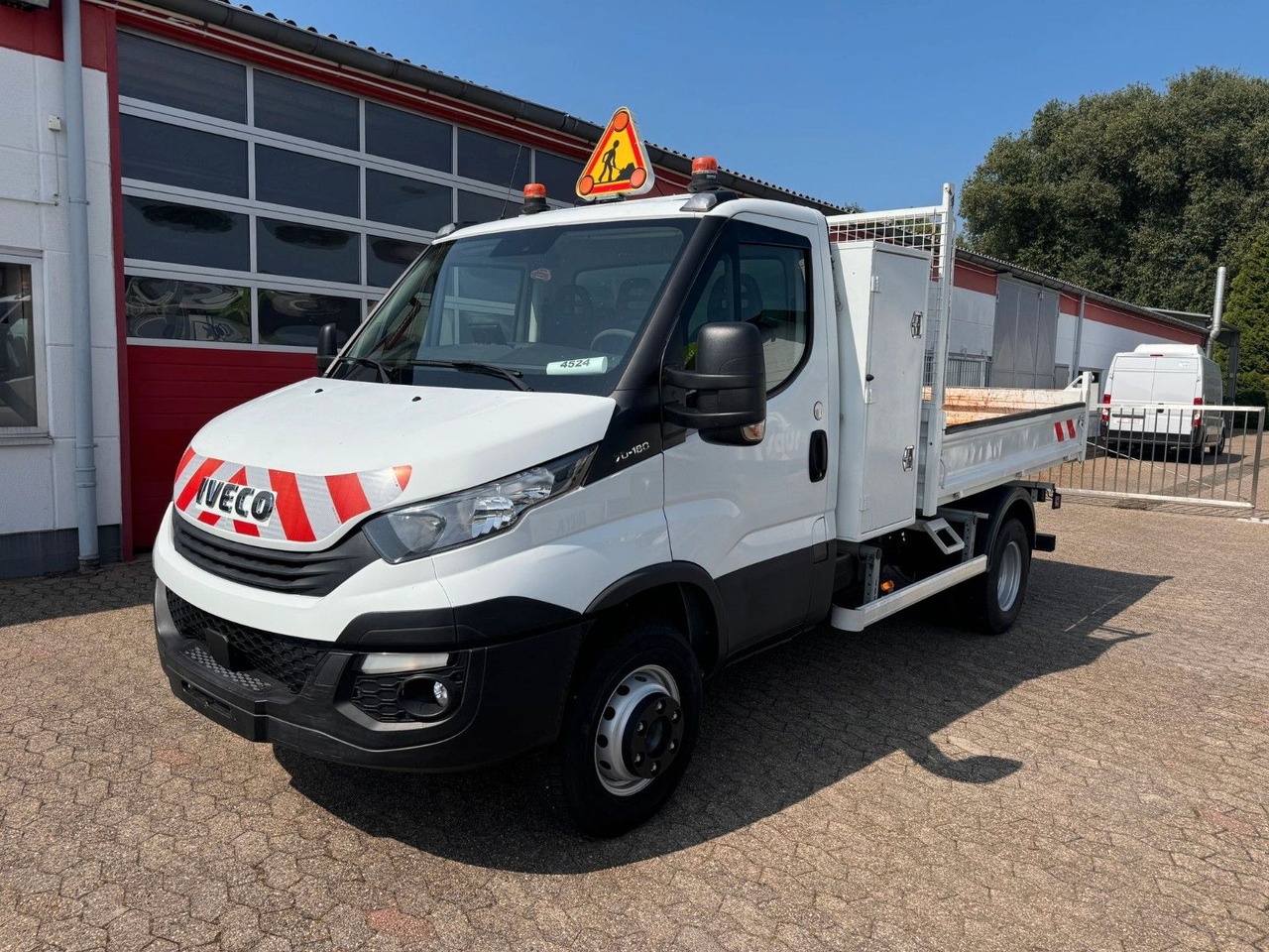 Iveco 70C18 Kipper 3625 kg Nutzlast! Klima EURO 6C - Dostavno vozilo kiper: slika 1 Iveco 70C18 Kipper 3625 kg Nutzlast! Klima EURO 6C - Dostavno vozilo kiper: slika 1